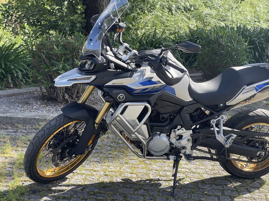 Voge 900 DSX com extras