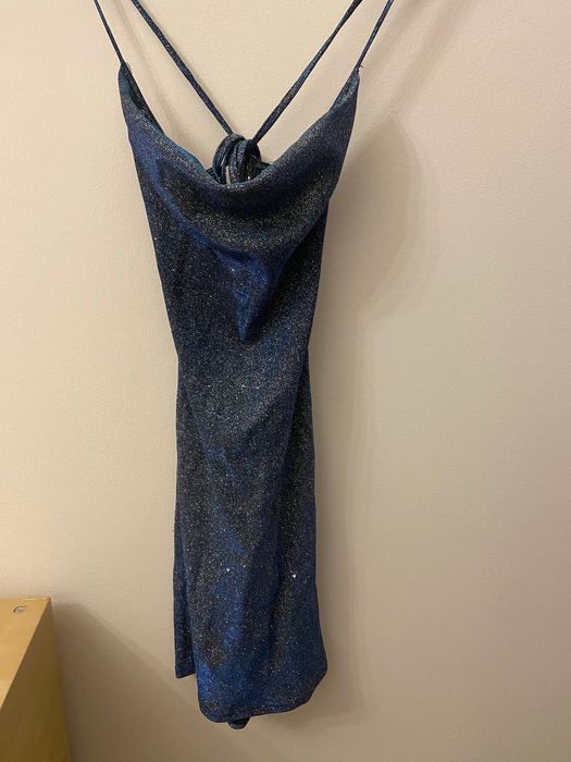 Vestido de alças sem costas