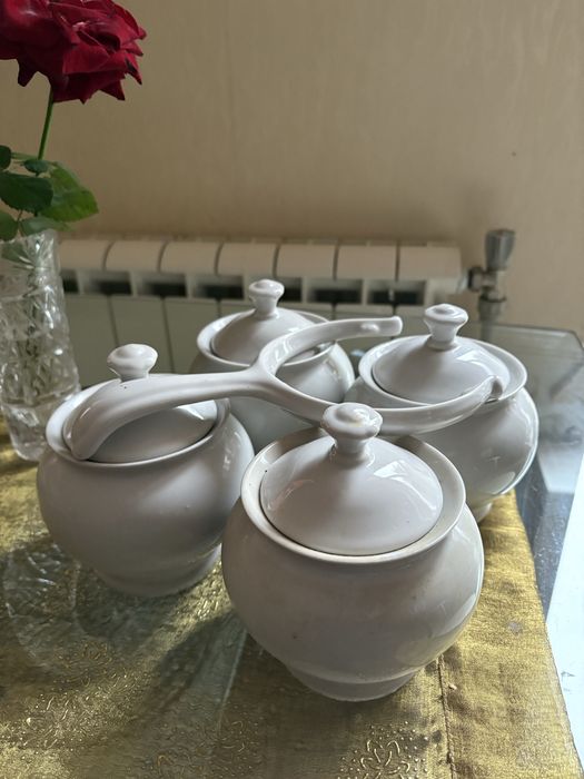 Посуд скляний, фарфоровий