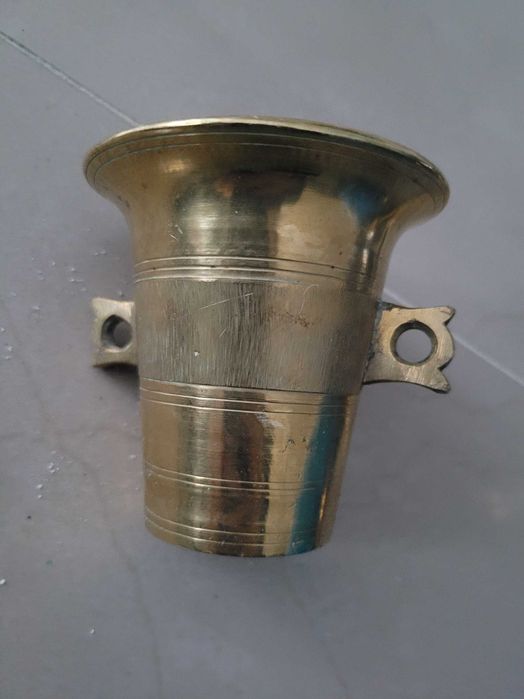 Mosiężny mały moździerz stary