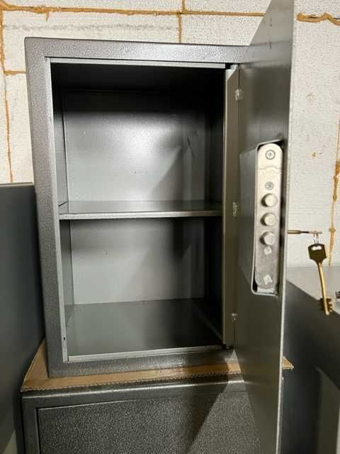 Сейф дешевий офісний в ідеальному стані