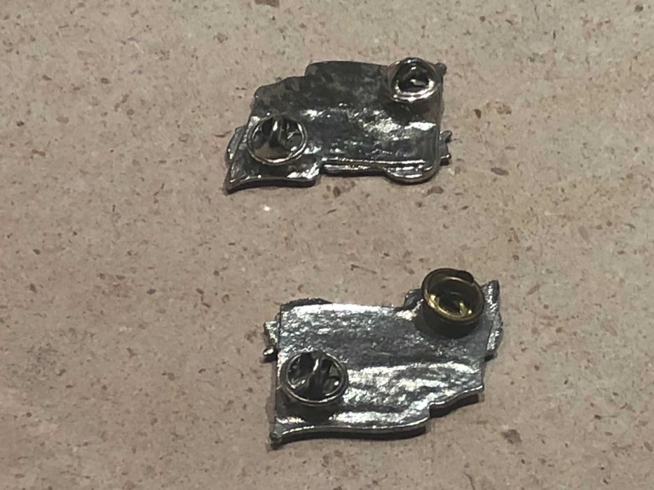 Conjunto de 2 Pin's de mota com bandeira da América