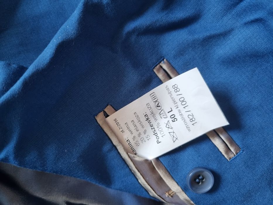 Niebieski garnitur wełniany