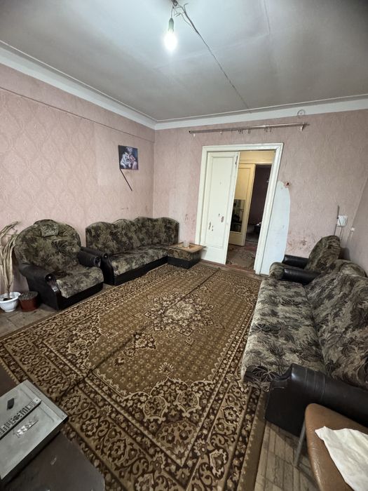 Продам Трехкомнатную Сталинку на 1участке -Червоная.