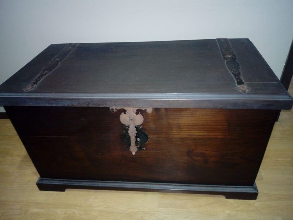 Arca baú em madeira