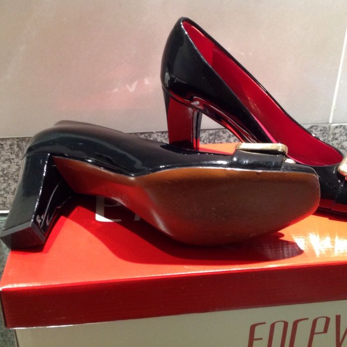 Sapatos 37 pele e  verniz/Cerimónia / casual Novos, lindissimos!