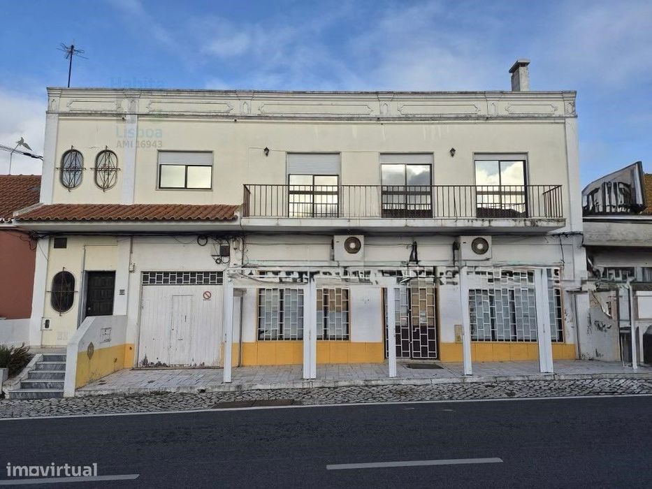 Estabelicimento comercial no Gaio Rosário: Oportunidade com Terraço