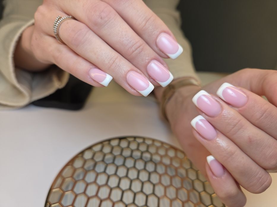 Manicure hybrydowy,  przedłużanie żelowe, stylizacja paznokci