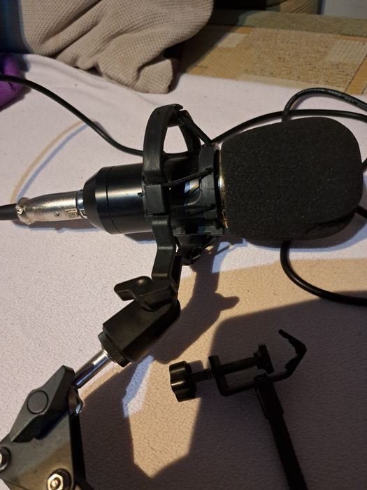 Mikrofon studyjny pojemnościowy  czuły + statyw