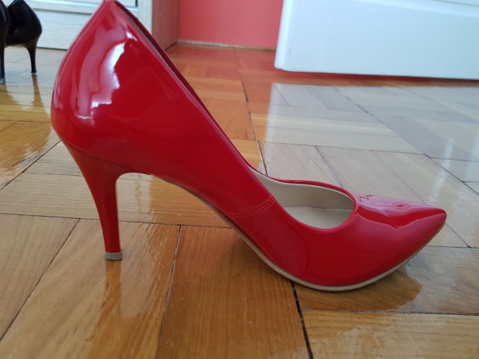 Buty na obcasie czerwone 38
