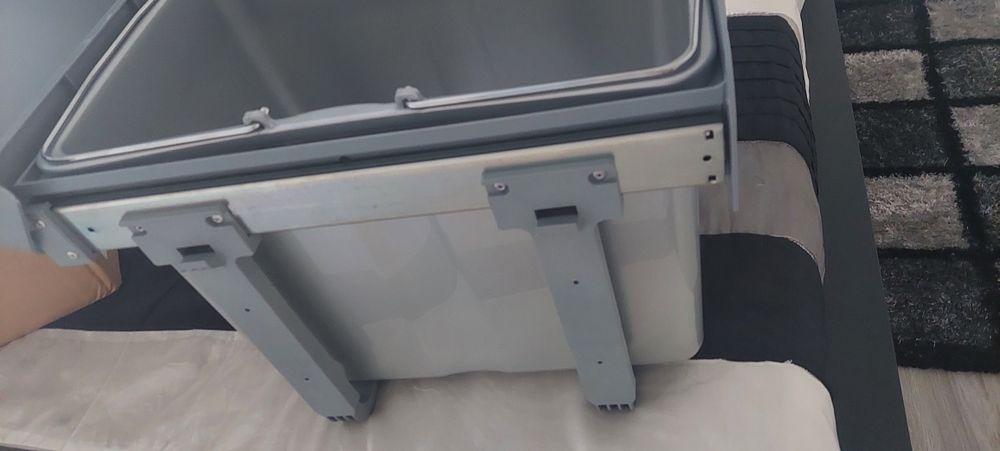 built-in trash can64552771197442121