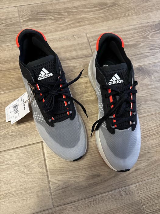 Кросівки adidas AVRYN