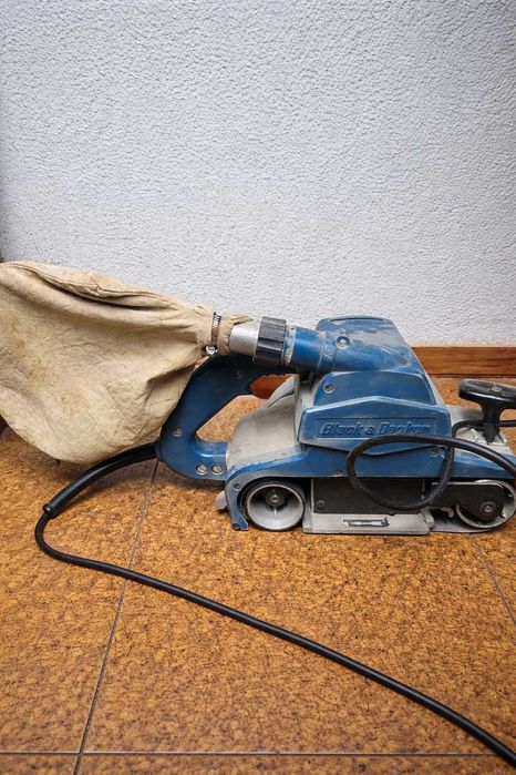Lixadeira de Cinta Black & Decker – Profissional (Made in Germany)