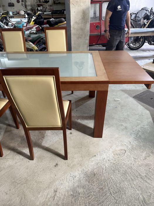 Mesa de sala extensível, mais seis cadeiras