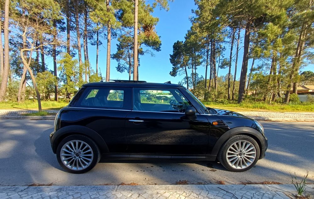Mini diesel com teto panorâmico