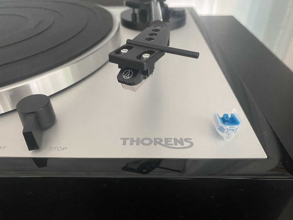 Gira-discos Thorens TD-402 DD com agulha AT-VMN95C