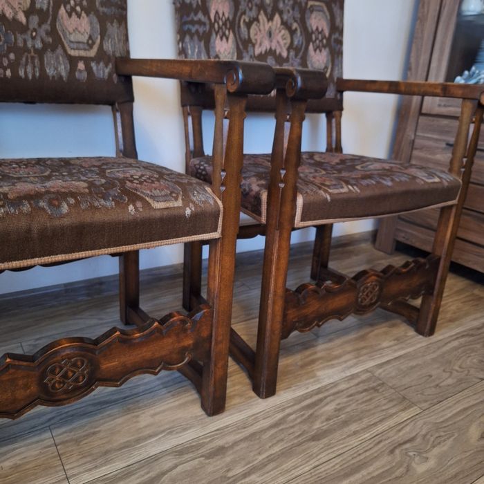 Dwa krzesła fotelowe drewniane dębowe z oparciami