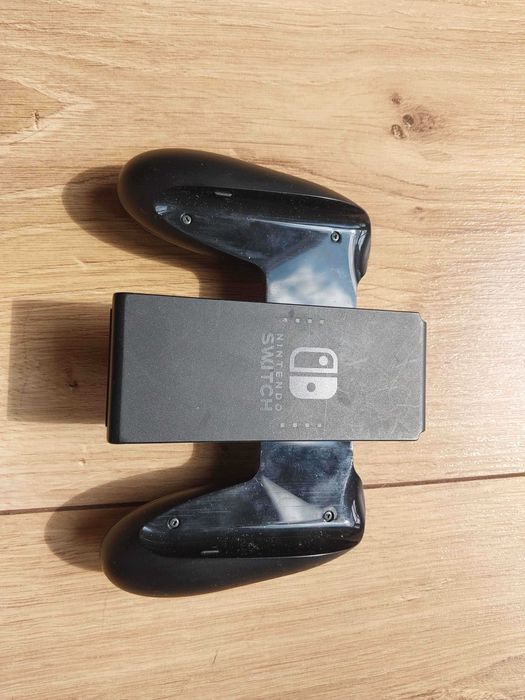 Nintendo Switch 32 GB + karta microSD 256 GB + 3 gry + stan idealny