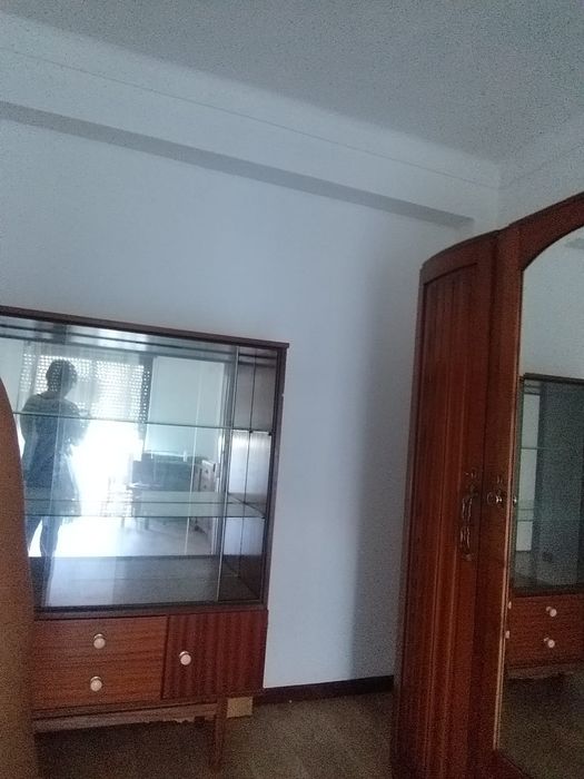 Móveis antigos em bom estado