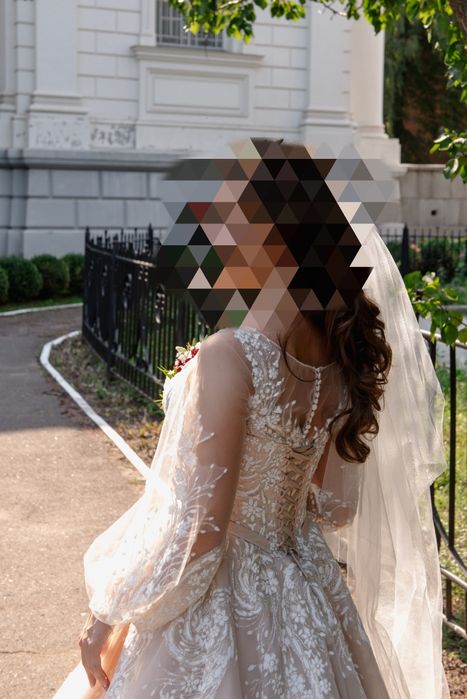 Яскрава Весільна сукня