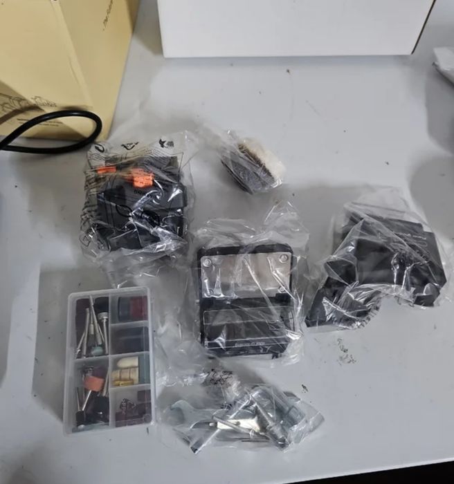 Esmerilhadeira de bancada Tacklife MBG01A - 200W