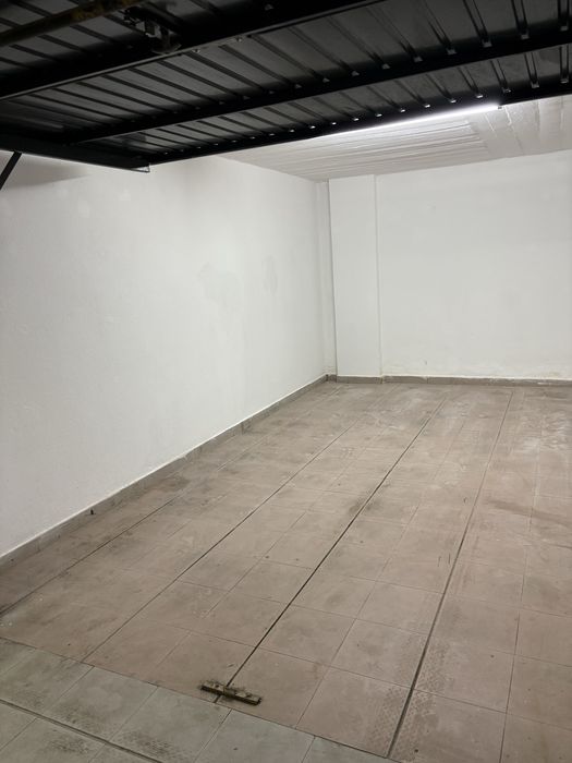 Garagem zona sossegada