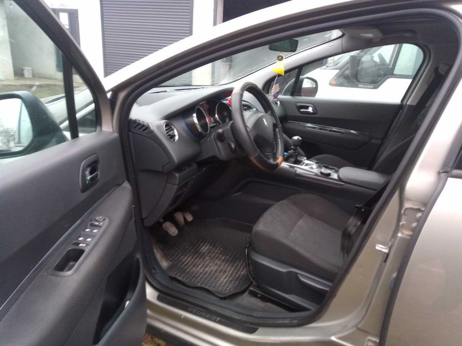 Пежо 3008.            .