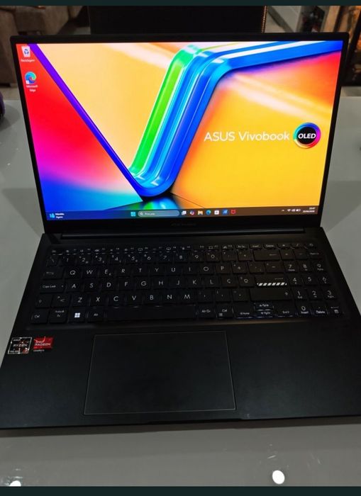 ASUS Vivobook 15 OLED | Ryzen 7 (8 Cores) | 16GB RAM | 512GB SSD |