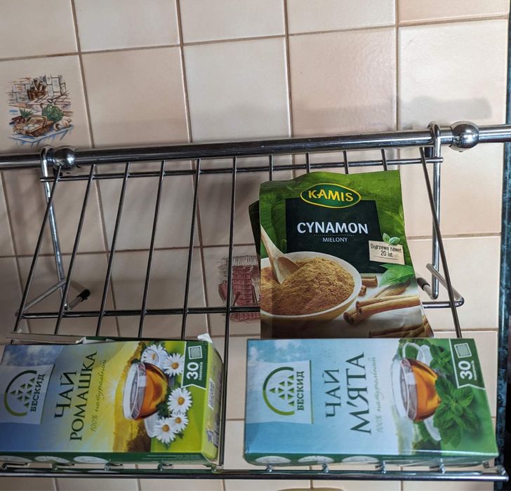 Поличка для спецій і книг