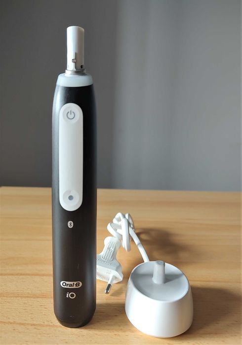 Szczoteczka Magnetyczna - Oral-B iO4 Black