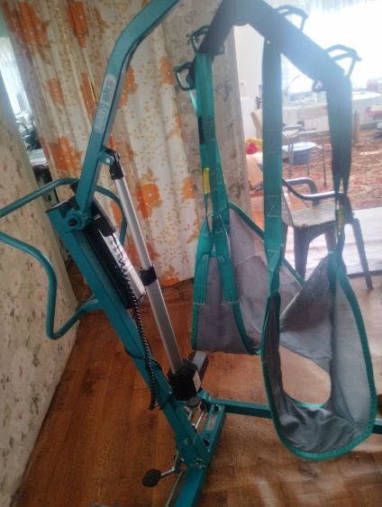 Podnośnik elektryczny dla osób chorych.