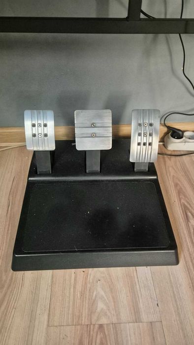 Trustmaster T300 RSGT + THRUSTMASTER TH8S Shifter