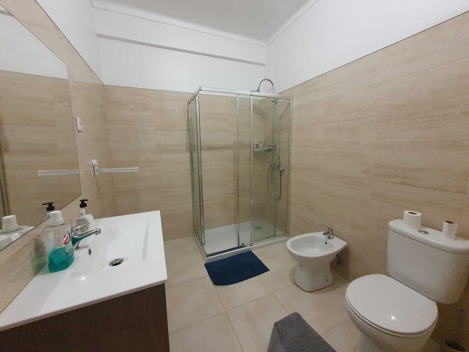 Quarto Laranjeiro para Arrendar