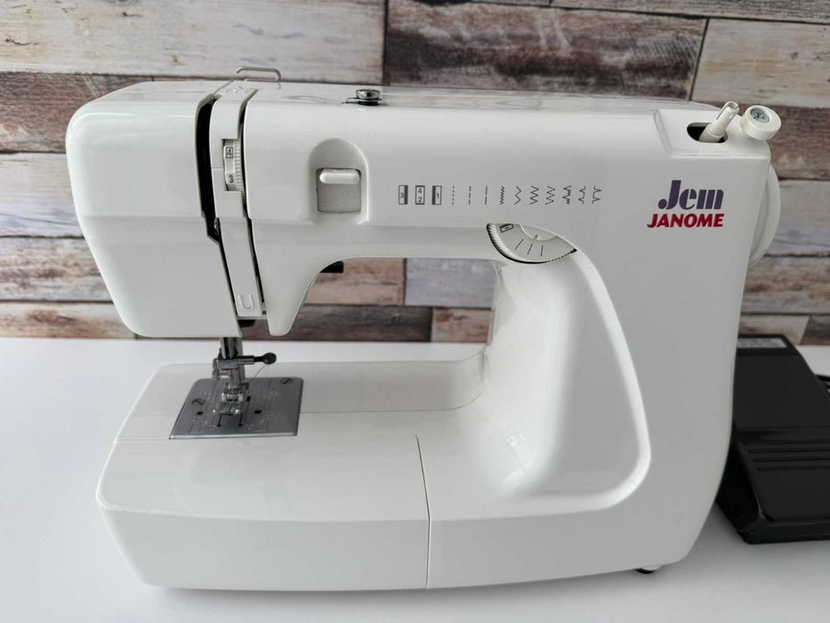 Швейна машина JANOME Jem