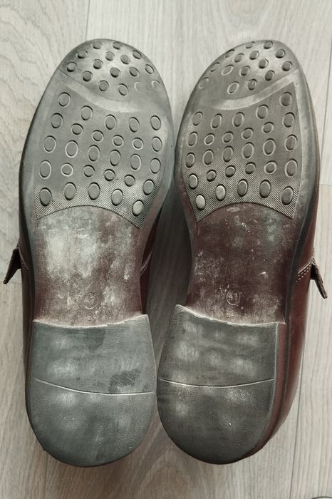 Sapatos de homem em pele