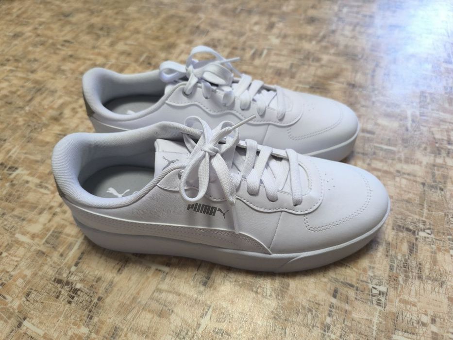 білі кросівки Puma