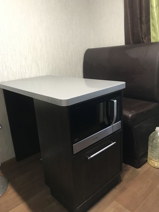 Стол барный кухонный с нишей для микроволновой печи