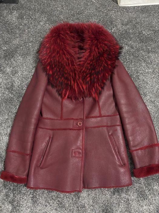 Дуже класна дублянка червоного кольору