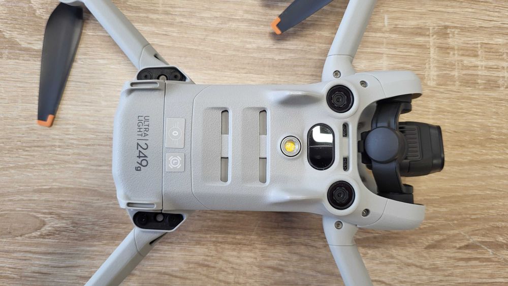 Dron DJI Mini 4 Pro # Kontroler RC 2 # 2 baterie # Gwarancja 07.2027