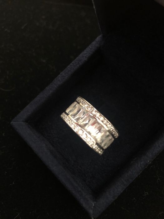 Anel em prata com pedras