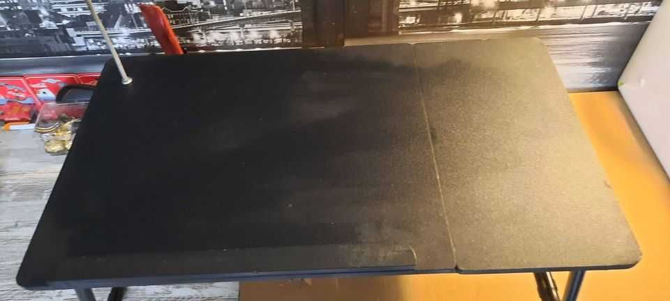 Mesa para usar o PC portátil na cama425905797055784960
