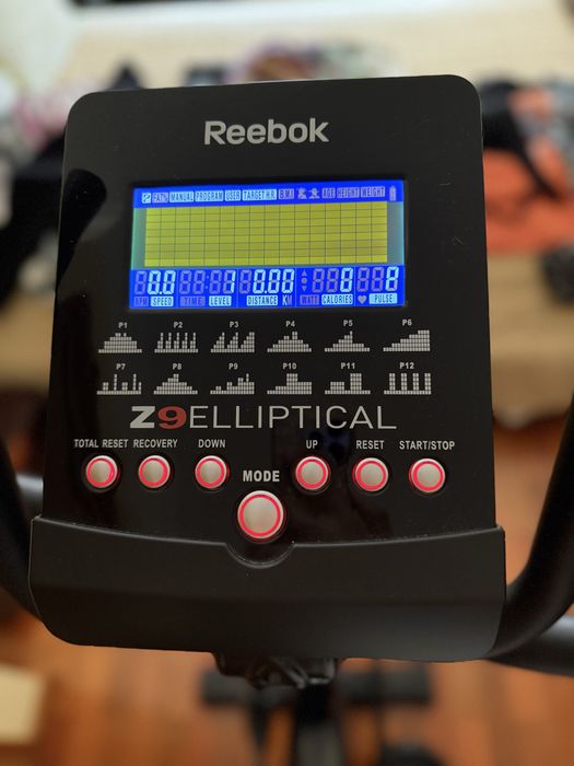 Maquina Eliptica marca Reebok z9 quase nova