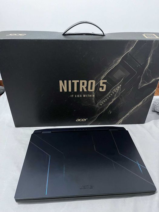 Laptop Gaming com caixa
