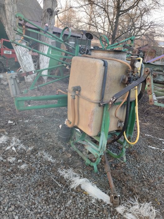 Продам оприскувач до трактора, ємністю 300 л. Ціна договірна.