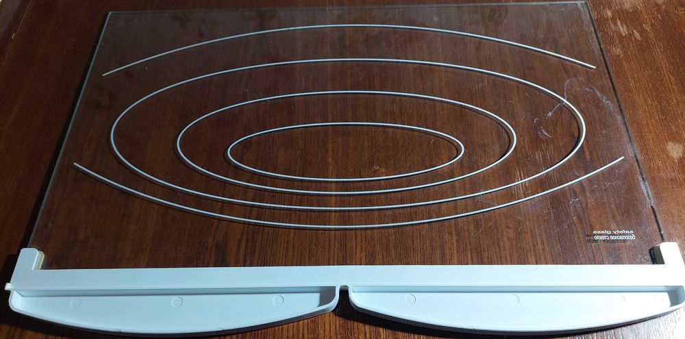 Полка для холодильника. 49 см на 34 см. Вживана.