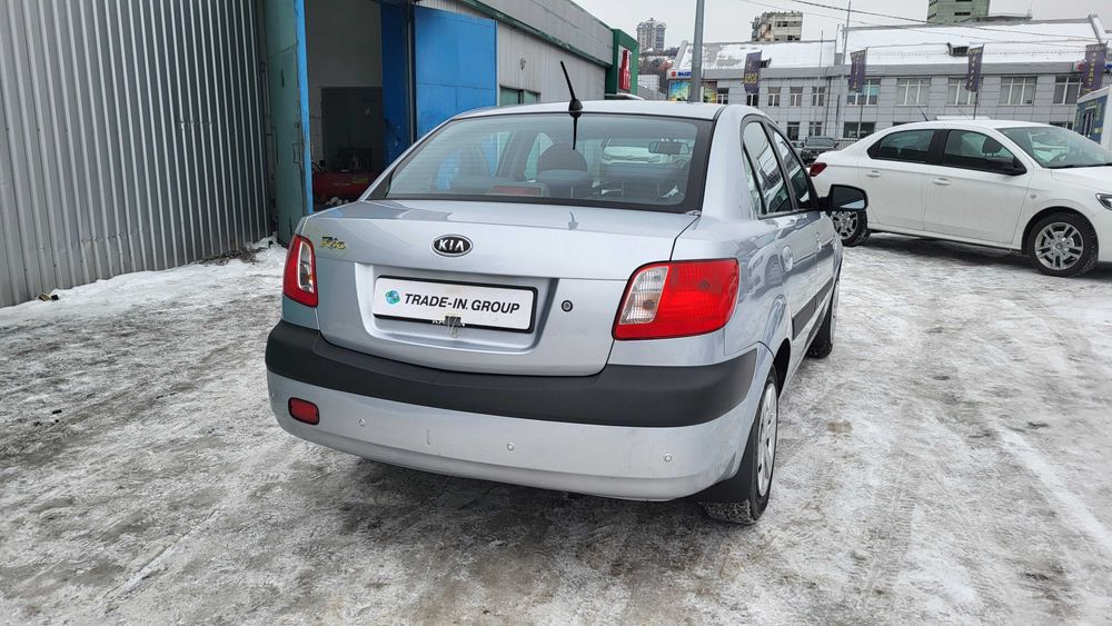 Авто KIA Rio 2006 1.4