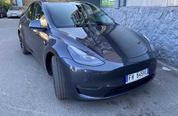 tesla model y 2021
