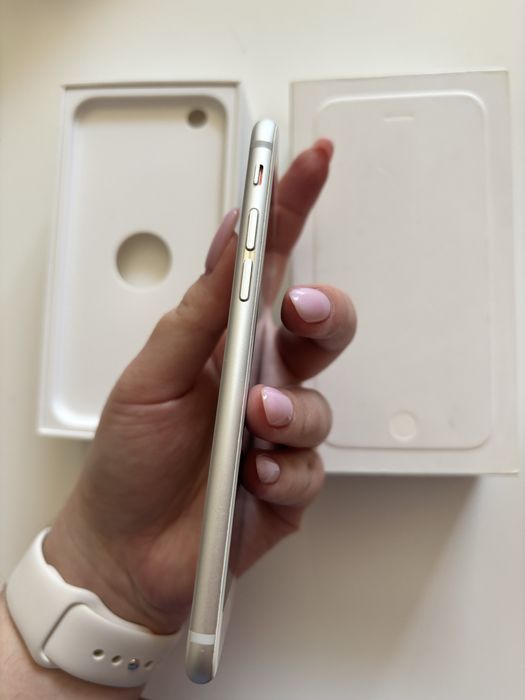 Apple iPhone 6 Silver 16GB Neverlock (оригінальна коробка + оригінальний блок живлення теж входить в комплект). Робочий Touch Id