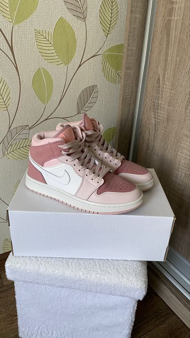 кросівки жіночі Nike 39р.
