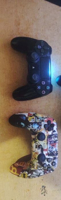 Ps4  1 tb mais 21 jogos e 2 comandos.